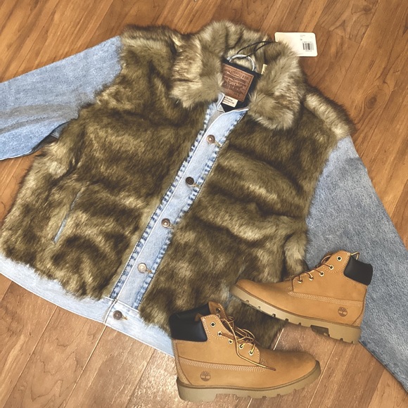 Levi's Fur Denim Trucker Jacket - Picture 15 of 17